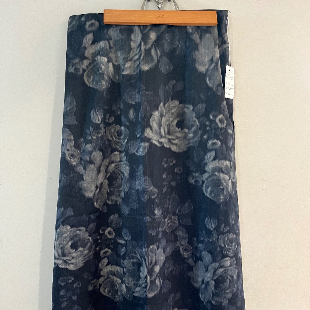Catherine Stewart black floral wool skirt, size 10  NWT